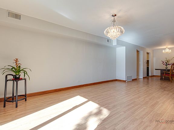 5th image of 9 Oak Creek Dr APT 1903