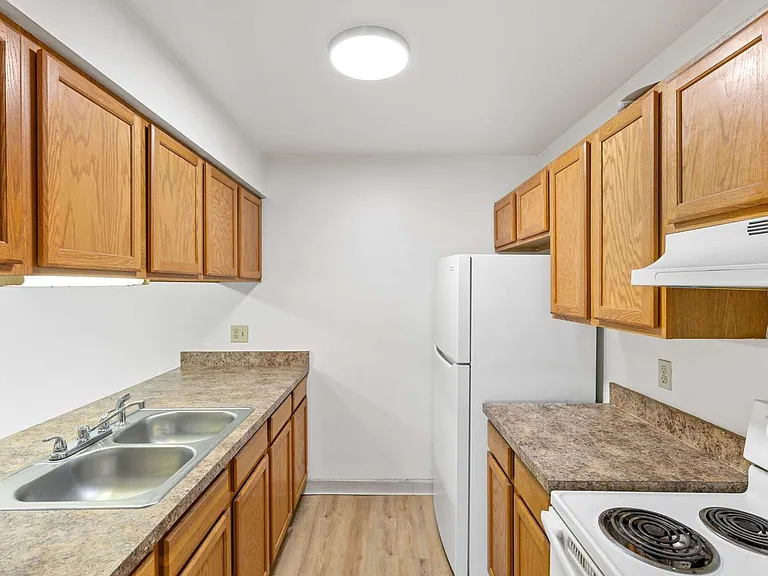 York Hills Apartments ( York Hills Apts LLC) — Photo 23