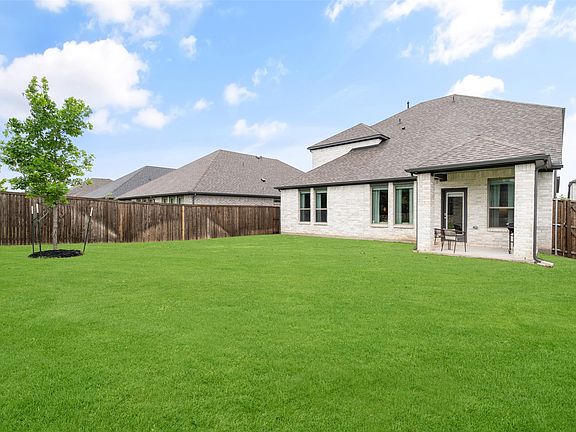3rd image of 353 Waters Ridge Dr