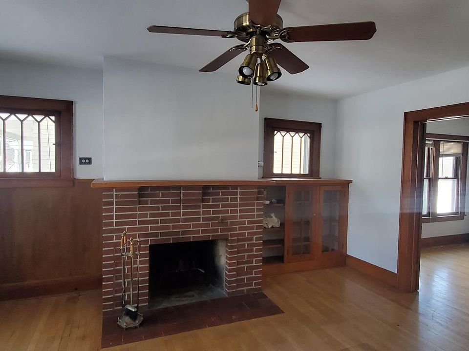 Living Room, Dining room (to the Right)