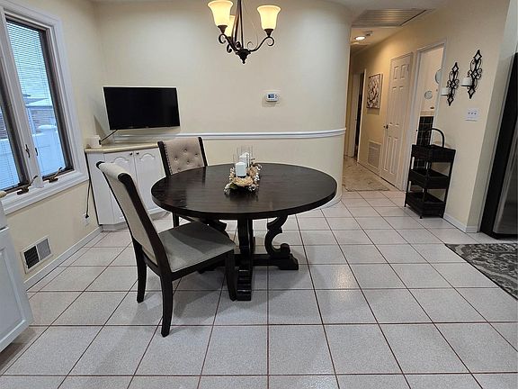 5th image of 15611 89th Street