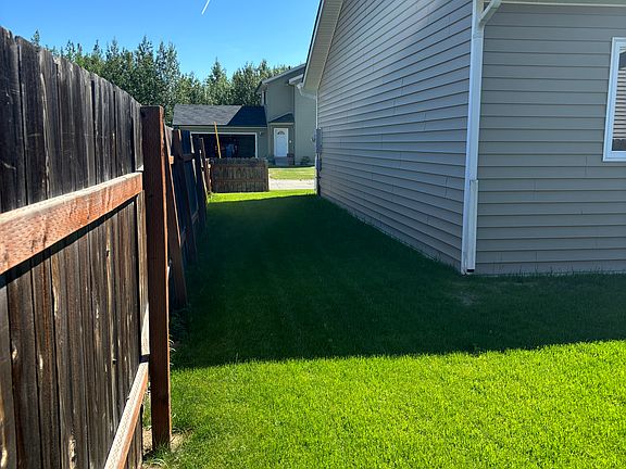 3rd image of 460 Jeanne Dr