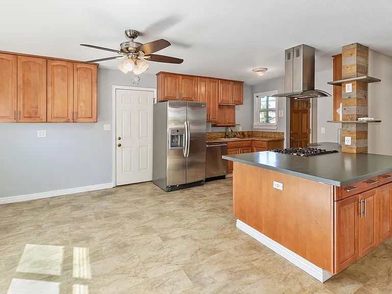 4060 Armstrong St — Photo 1