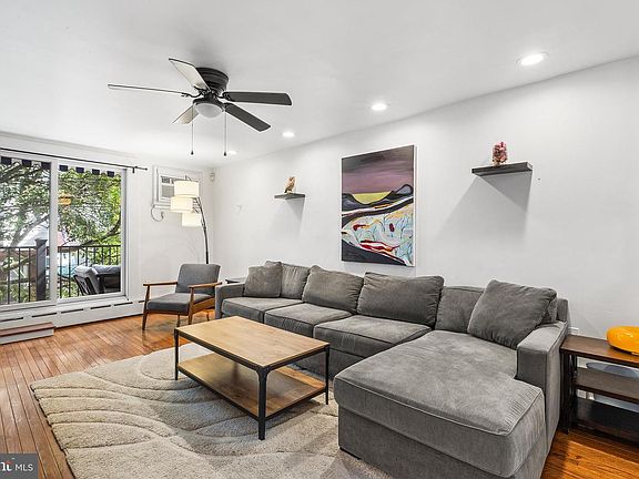 4th image of 908 Greenwich St