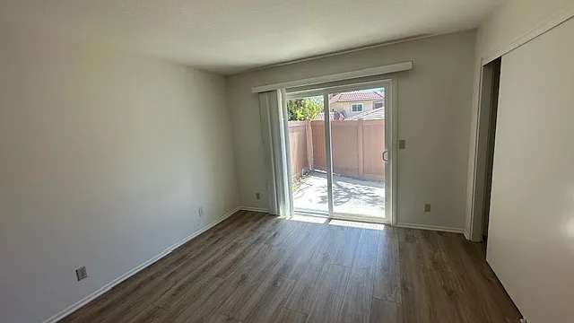 637 Sydney Ln — Photo 41