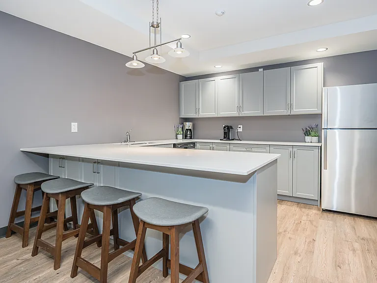 208 Woolwich St S — Photo 11