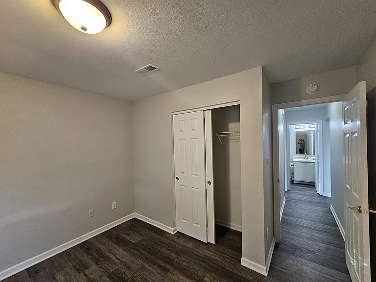2319 Layton Park Dr — Photo 15
