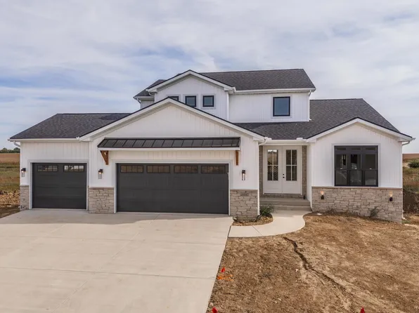 1004 Mount Carmel Rd, Bloomington, IL 61705