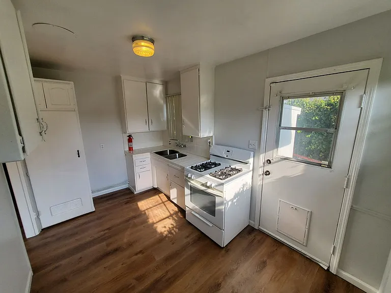 625 W Leeside St — Photo 6