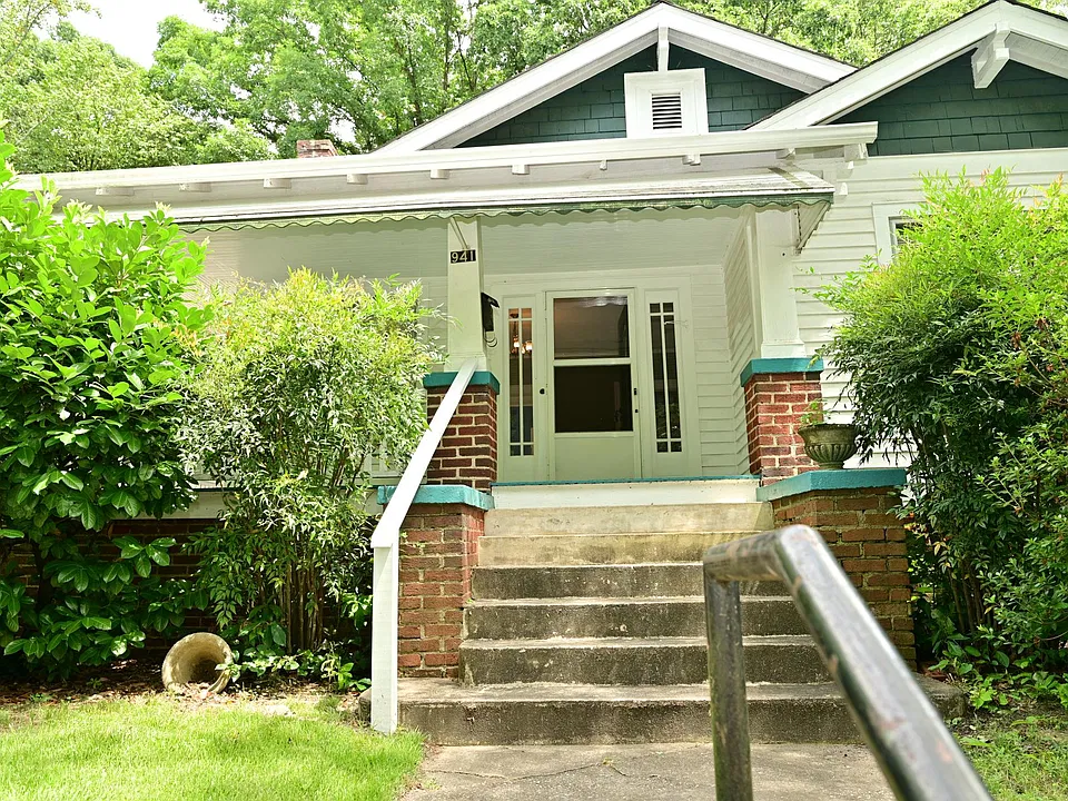 941 Hutton St