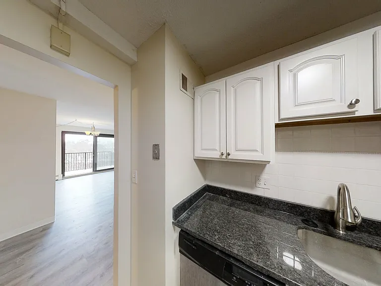94 Pleasant St #4A — Photo 4