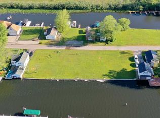 8637 E Smith Dr, Syracuse, IN 46567