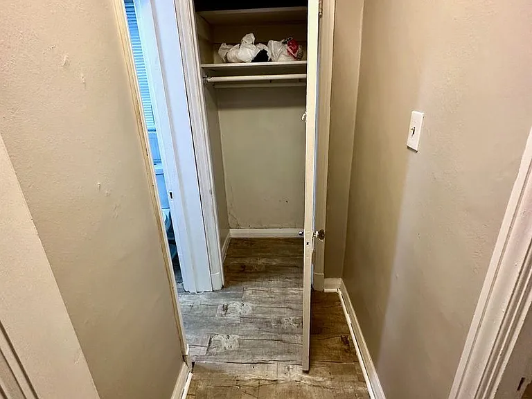 2910 Voelkel Ave — Photo 6