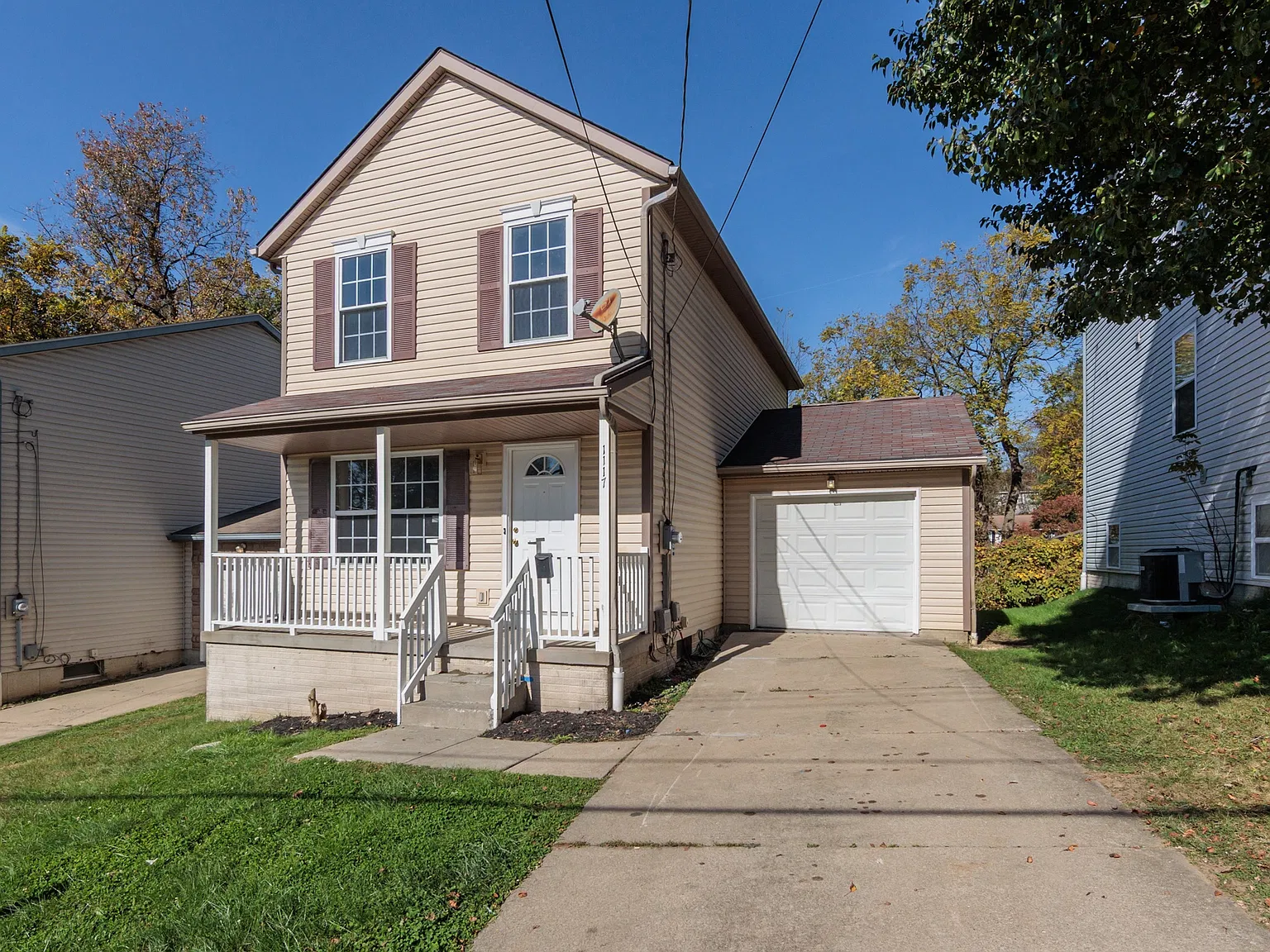3 bed, 1.5 bath, 1296 sqft, $1,350 — Photo 2