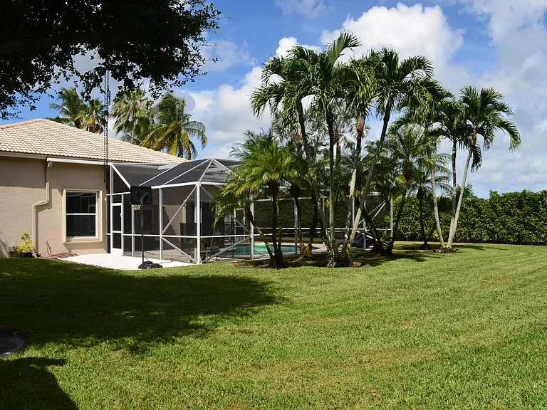 9242 Olmstead Dr — Photo 32