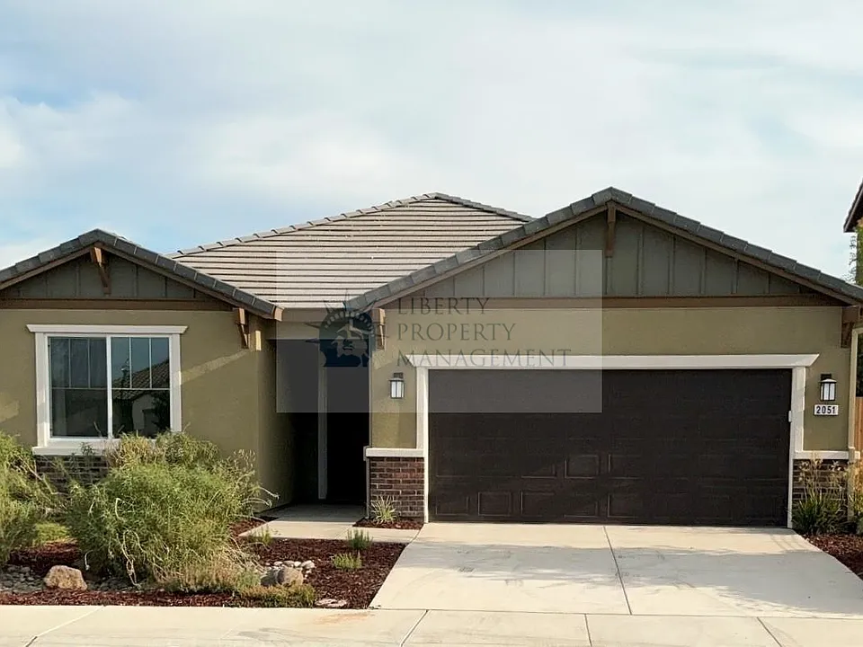 2051 Shoreline Dr
