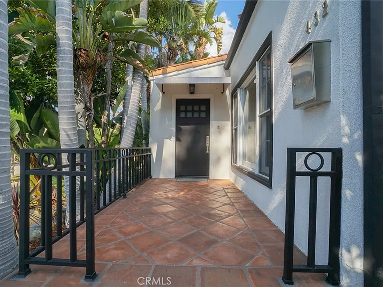 432 S Orange Dr — Photo 3