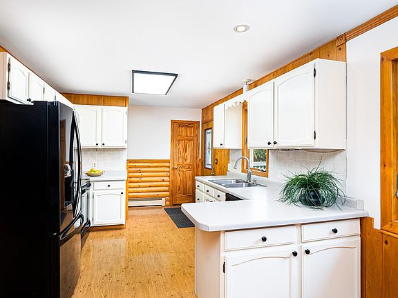 5th image of 1349 Bourdage Rd