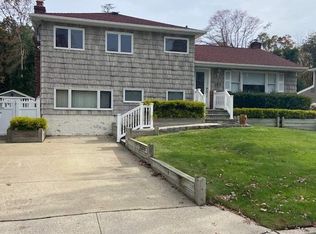 155 East Dr, Massapequa, NY 11758