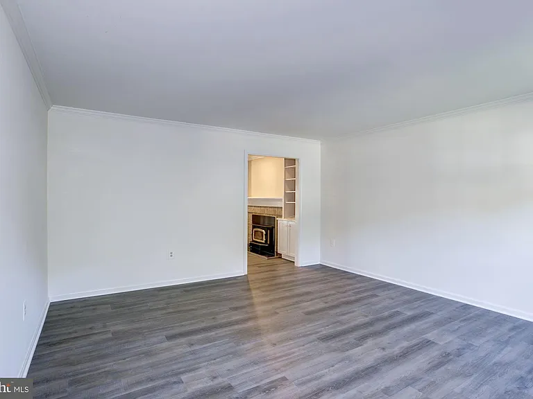 9012 Penn Manor Ct — Photo 13