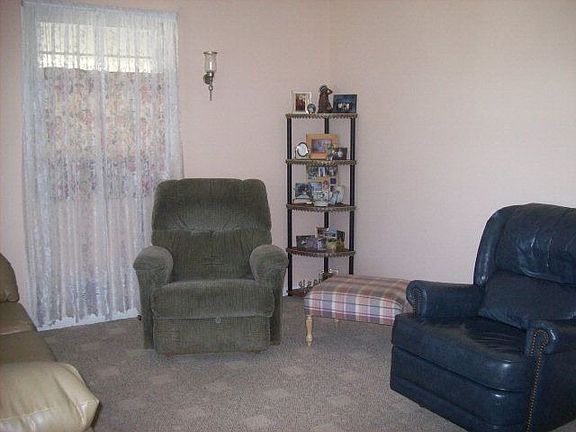 5th image of 208 Ashley Cir