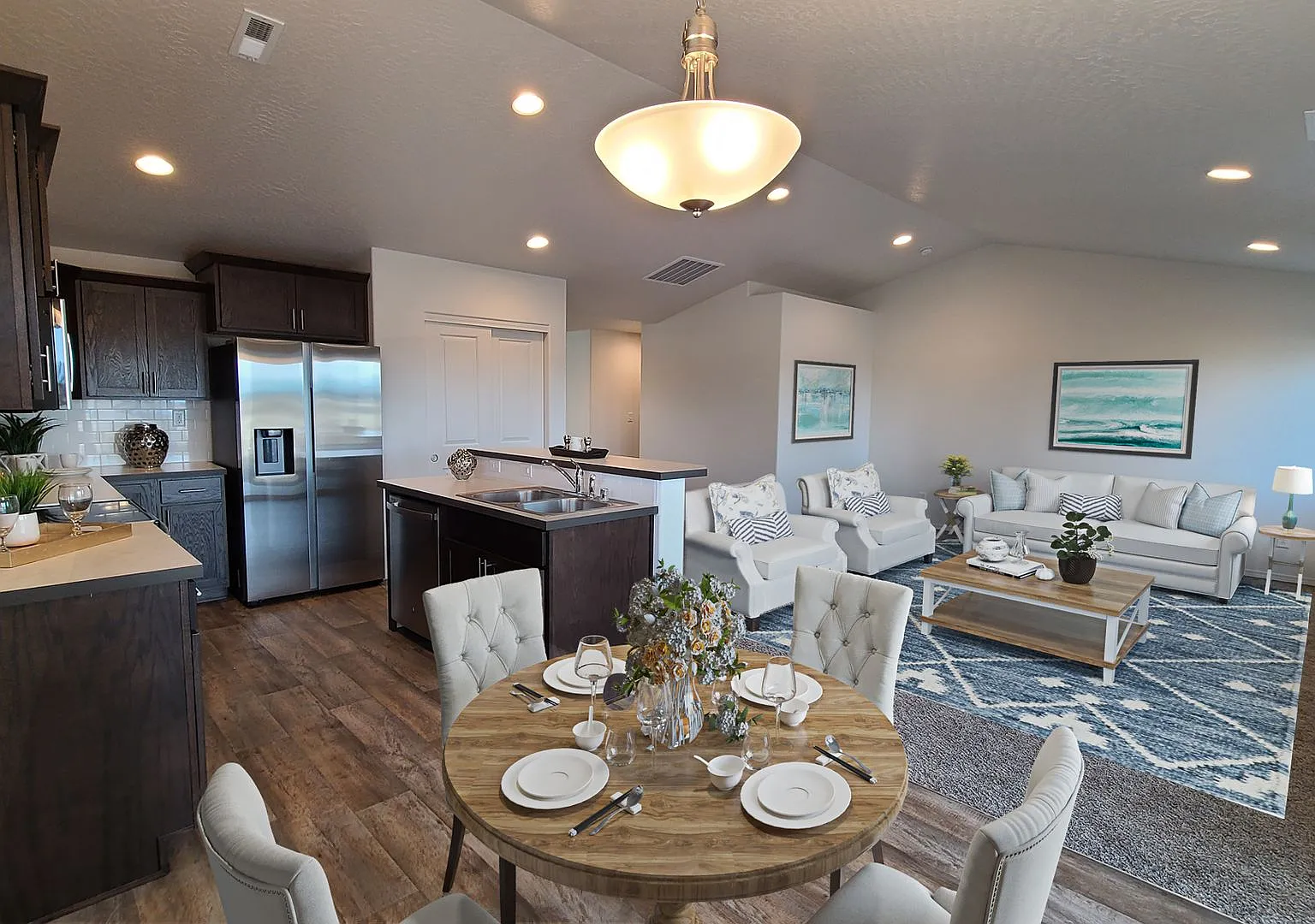 $2,350 - 3 Bed / 2 Bath Beautiful Open Layout Home in Cheney — Photo 2