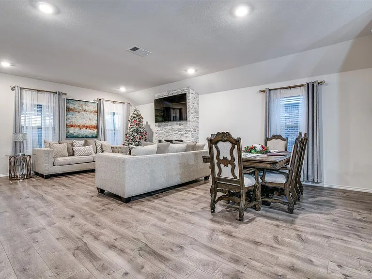 1829 Strongbark Dr — Photo 14