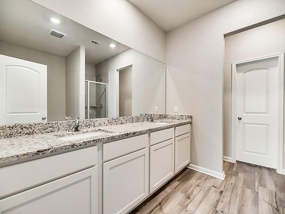 4th image of 2104 Erlinda Dr