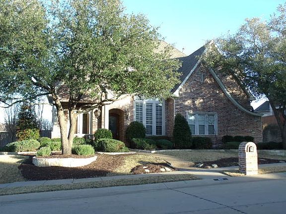 3rd image of 801 Waterbury Ct
