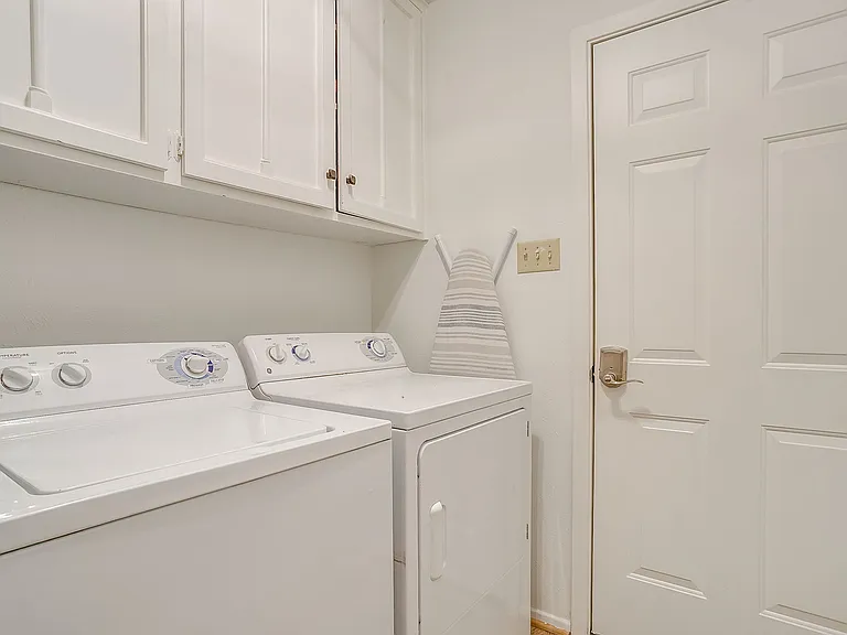 4761 Fieldcrest Dr — Photo 15