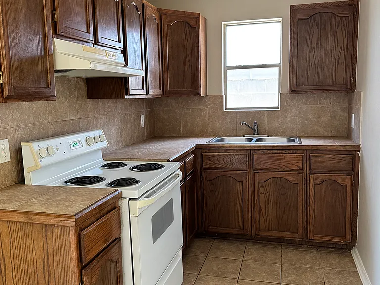 2615 Bandera Dr — Photo 12