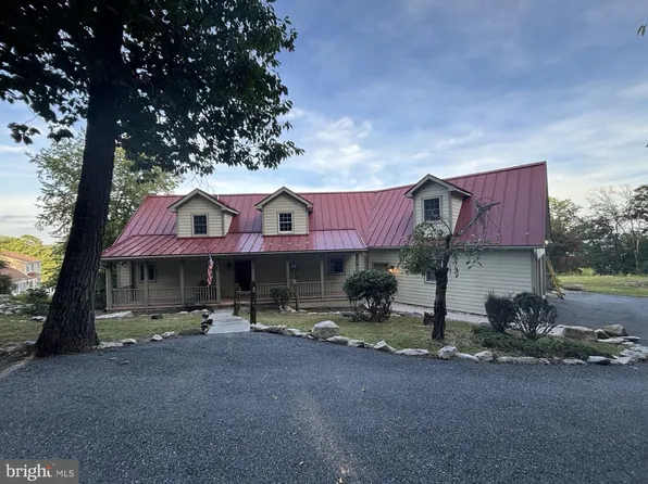1060 Kuhn Rd, Boiling Springs, PA 17007