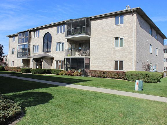 2nd image of 13950 E Leamington Dr #211