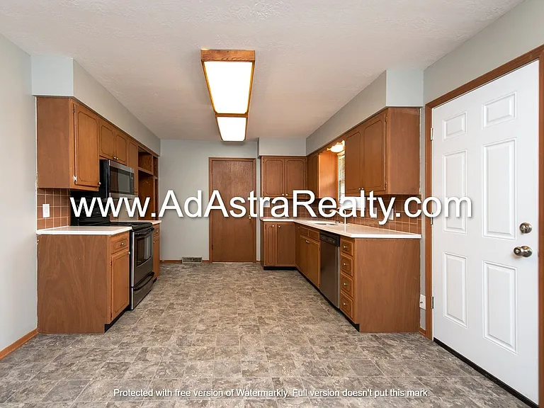 718 NW 5th St — Photo 6