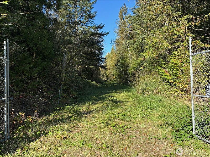 3rd image of 2046 Burk Road