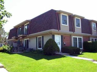 710 Newton Ct, Schaumburg, IL 60194
