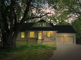 1805 SW Westview Cir, Blue Springs, MO 64015