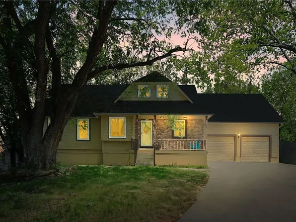 1805 SW Westview Cir, Blue Springs, MO 64015