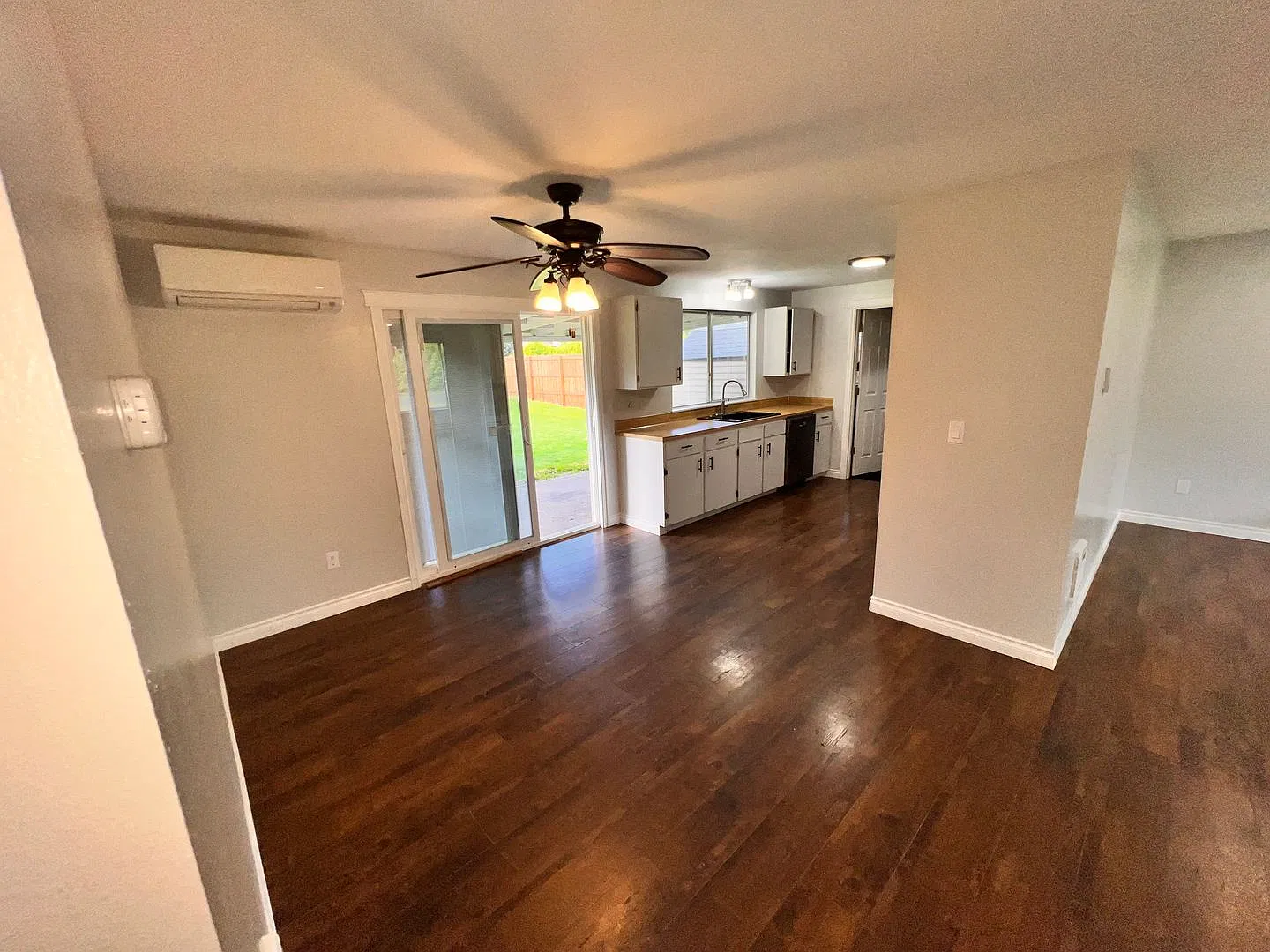 Charming Rambler- 3bd 1bath Includes Den and Huge Fully Fenced Backyard — Photo 4