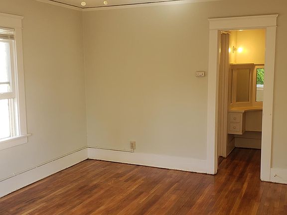 4th image of 2752 E 1st St #10