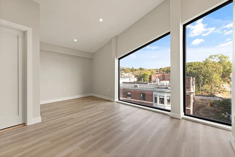 211 Green Street — Photo 8