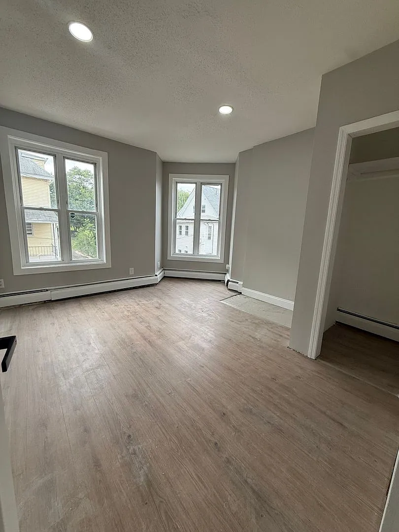8 Emmons Place — Photo 3