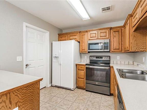 4th image of 14 Blairgowrie Dr