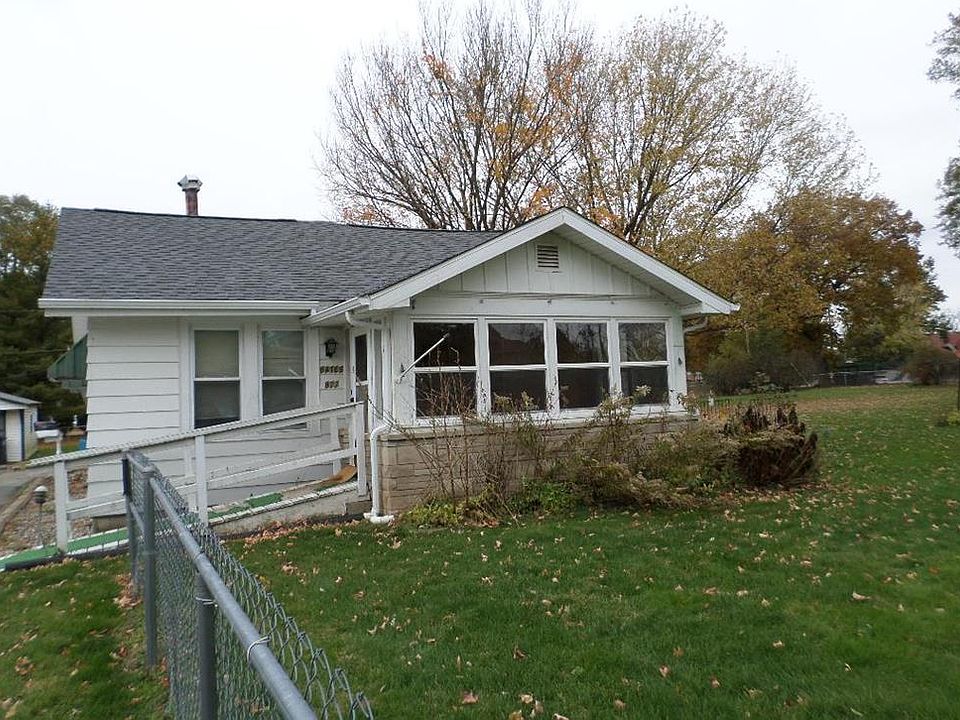 1st image of 827 Texas Pl