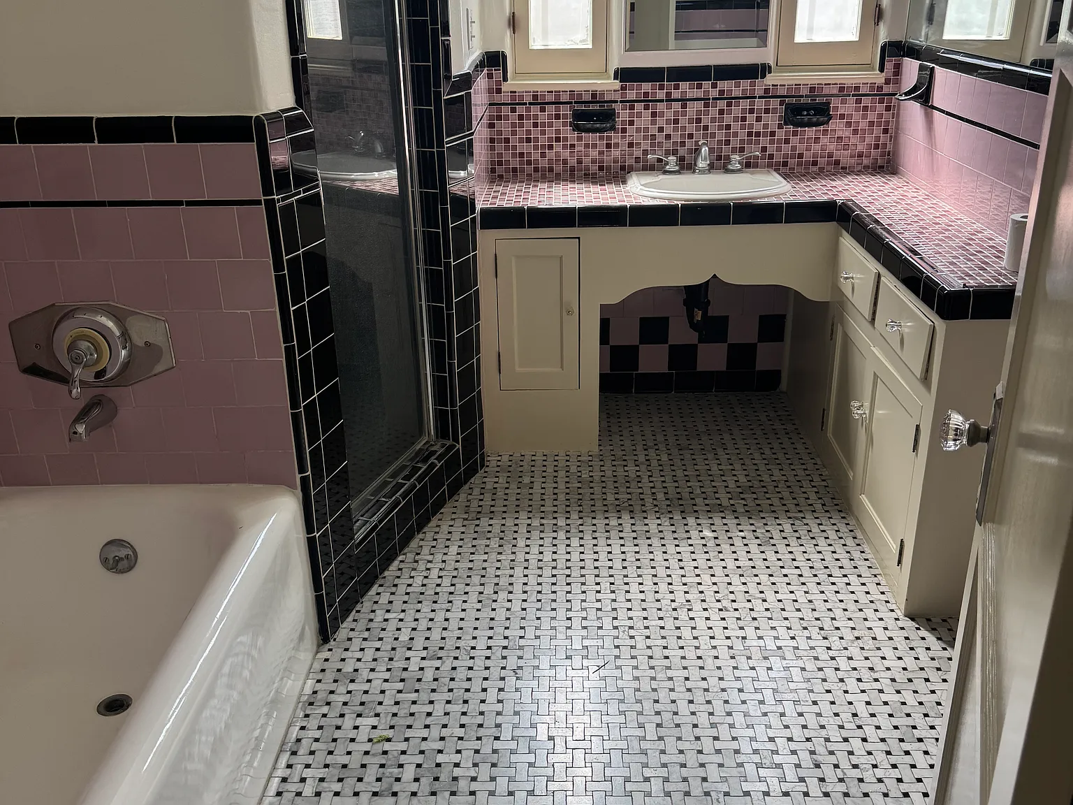 3 bed, 2000 sqft, $4,950 — Photo 4