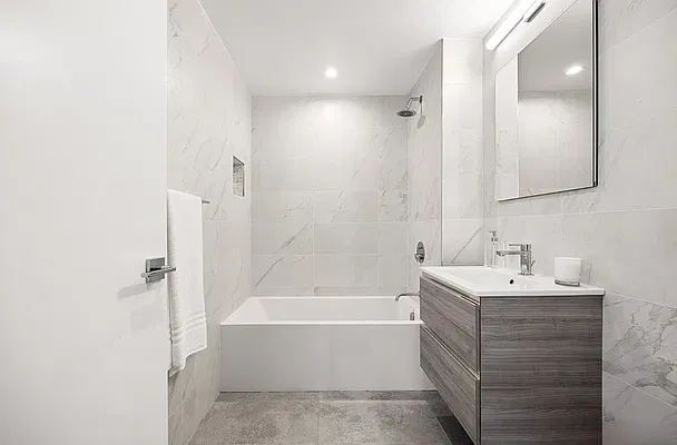 Bathroom, photo 1