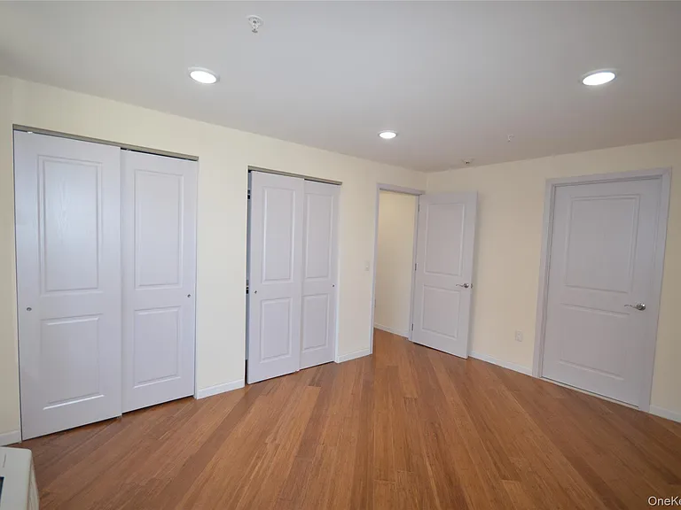 55 S Middle Neck Rd #4C — Photo 6