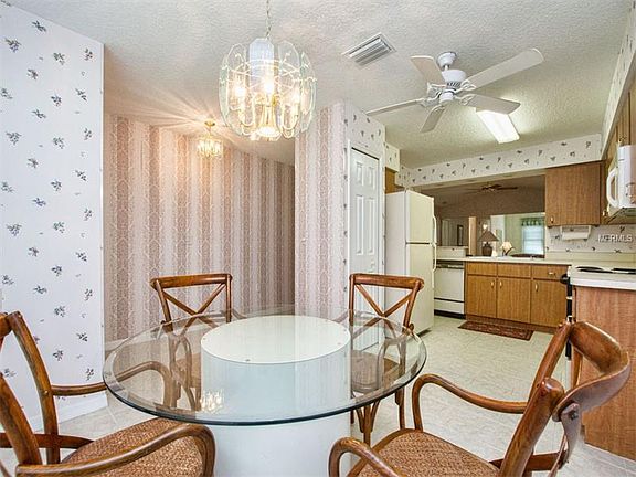 4th image of 1551 Grove Ct