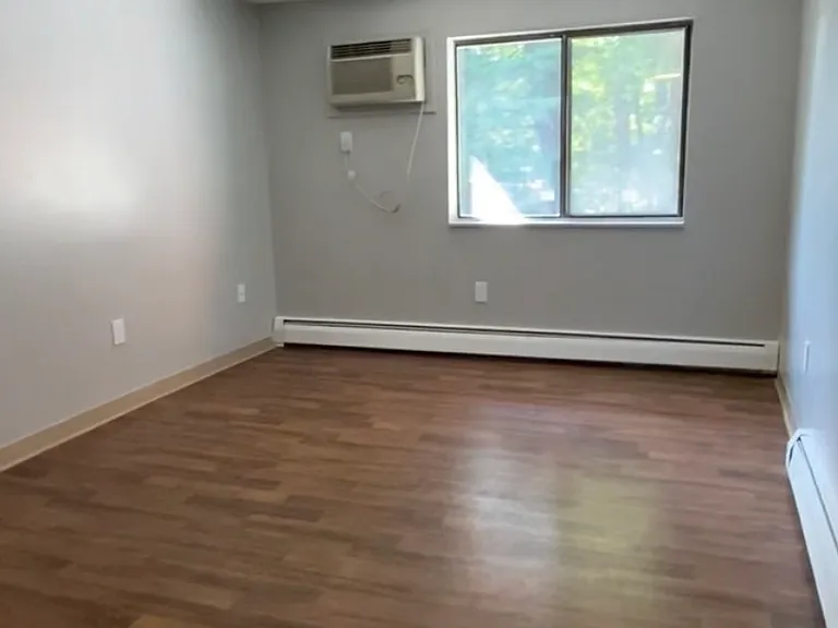 1265 Bodwell Rd #1B — Photo 6