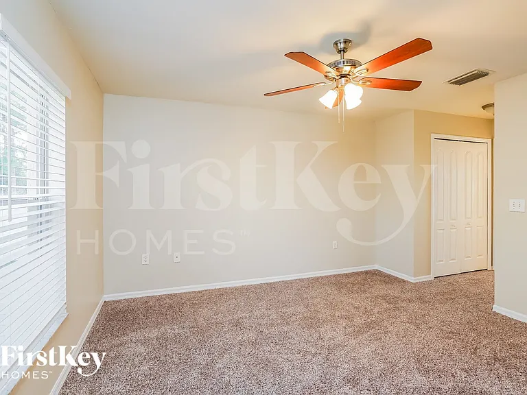 363 Claridge Cir — Photo 9